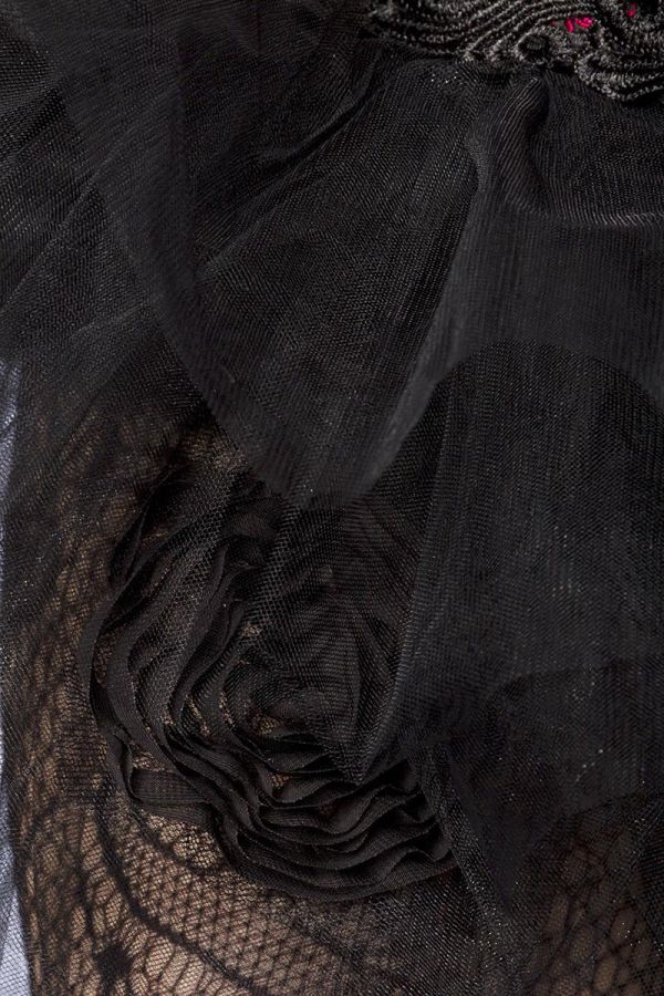 tutu φούστα από τούλι διακοσμημένη με τριαντάφυλλα κοντή μπροστά μακρυά πίσω μαύρη