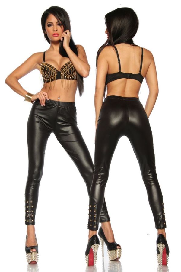impressing wet look leggings decorated with golden spikes at bottom black