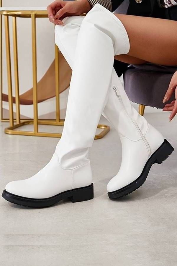 μπότες ψηλές γόνατο ιππασίας άσπρες.