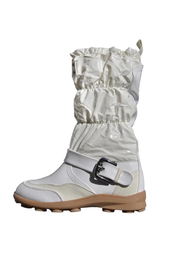 μπότα για χιόνια επενδυμένη με γούνα εσωτερικά άσπρη